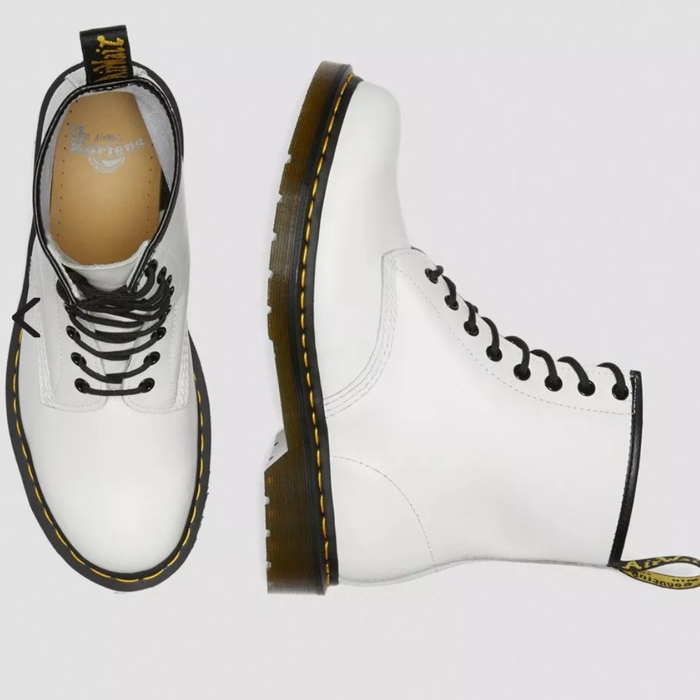 DR MARTENS 1460 SMOOTH LEATHER LACE UP BOOTS